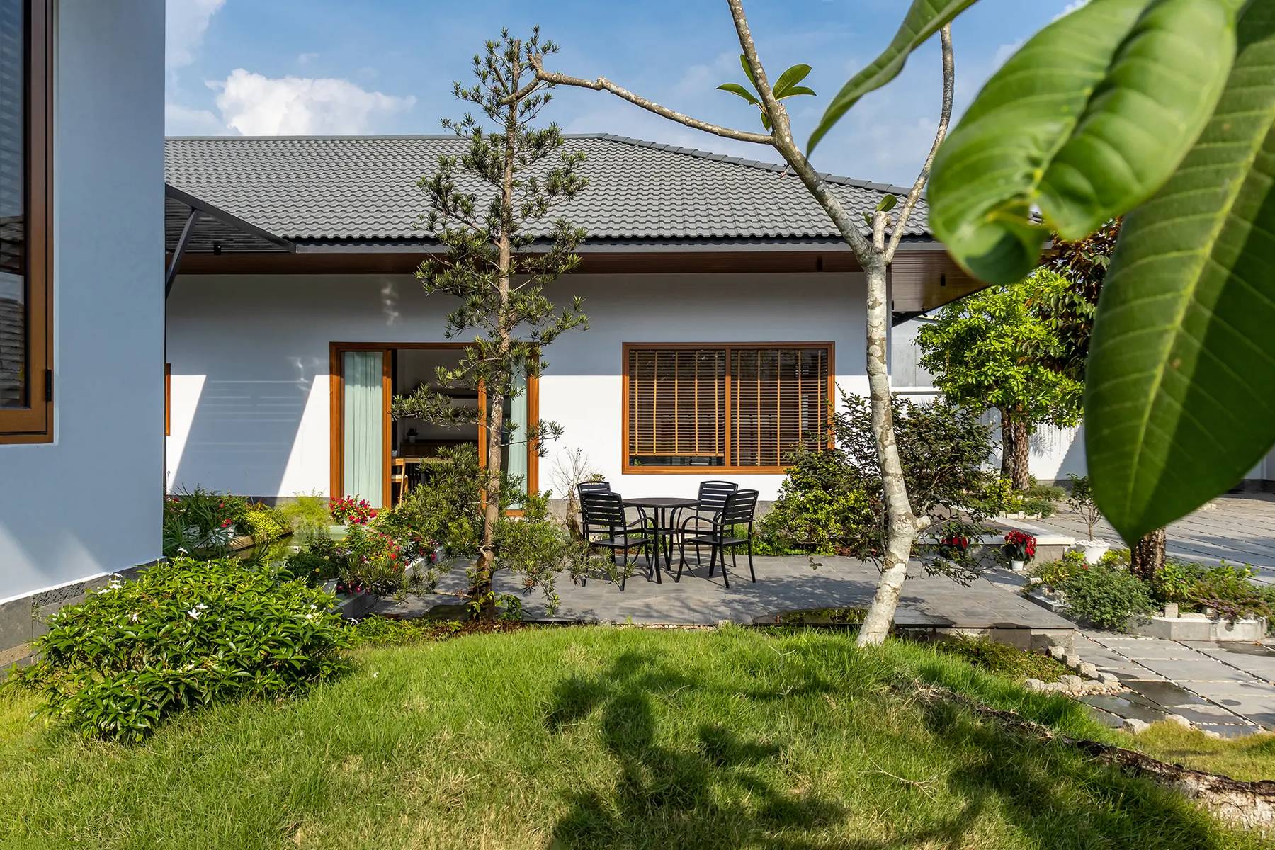 Nhà vườn mái Nhật hiện đại mang nguồn cảm hứng chữa lành cho gia chủ